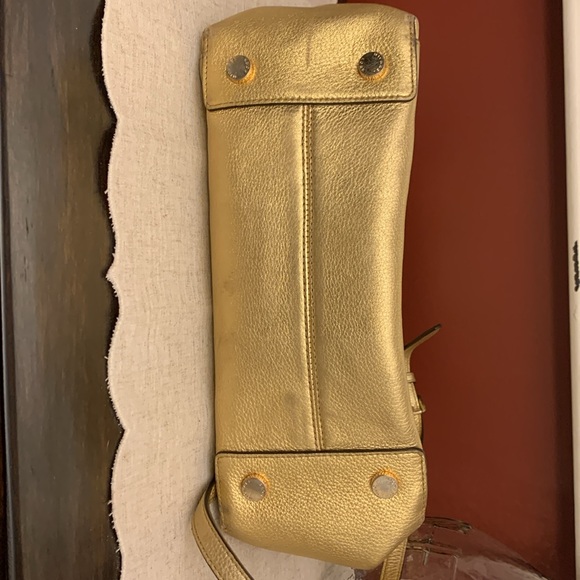 Michael Kors Rare MK LARGE METALLIC SATCHEL Gold - Picture 4 of 9